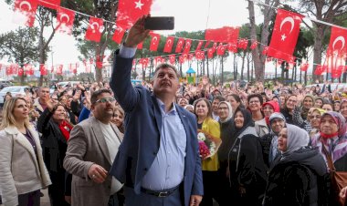 Cumhur İttifakı Belediye Başkan Adayı Sadık Doğruer, Bergamalı Kadınlarla Kahvaltıda Buluştu