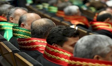 Yargıçların cübbeleri…