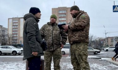 Savaş yorgunu Ukrayna cephe hattına gönderecek asker bulmakta zorlanıyor