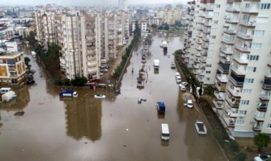 Antalya’da sağanak sonrası su baskınları: Bir kişi hayatını kaybetti
