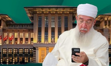 Eli dumanlı, kalbi imanlı Menzil Şeyhi'nin sigarası tartışılıyor!