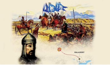 Diyojen'in bayrağı 949 yıl sonra  Alparslan'ın mezarının üstünde Anadolu’da yeniden dalgalanıyor!