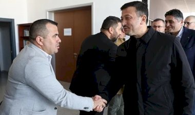 Hamza Dağ, İzmir'de Seçim Çalışmalarını Aliağa ve Yeni Foça'da Sürdürdü