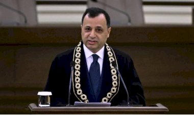 Arslan Koç Üniversitesi'nde "Anayasal yorum" üzerine konuştu