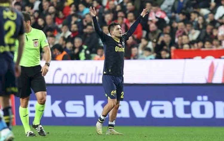 Fenerbahçe İstanbul'a lider dönüyor! Antalyaspor 0-2 Fenerbahçe
