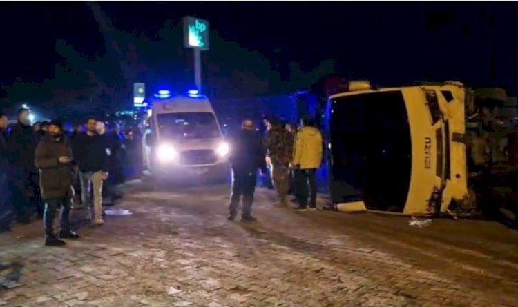 Çevik Kuvvet midibüsü devrildi: 11 polis yaralı