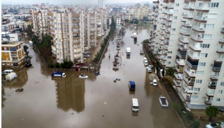 Antalya’da sağanak sonrası su baskınları: Bir kişi hayatını kaybetti