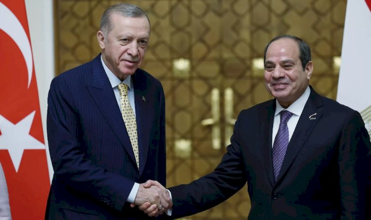Sisi’yi ‘darbecilikle’ suçlayan Erdoğan Mısır’da: Ankara ve Kahire arasında yeni dönem