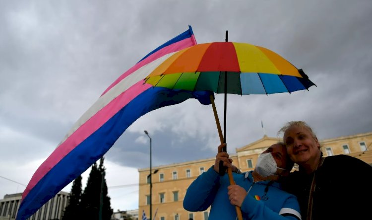 Yunanistan eşcinsel evliliği yasallaştıran ilk Ortodoks Hristiyan ülke oldu