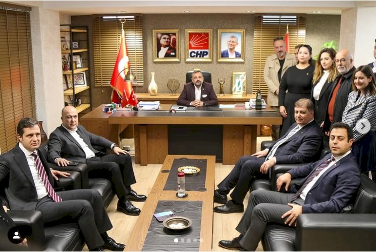 İzmir CHP'de Çatlayan Kale Duvarları: Liste krizi mi, yoksa derinlerdeki iktidar savaşı mı?