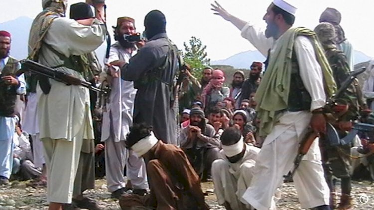 Afganistan'da Taliban'dan kamuya açık çifte infaz