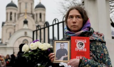 Aleksey Navalni'nin cenaze töreni: Moskova'da yoğun güvenlik önlemlerine rağmen binlerce kişi katıldı