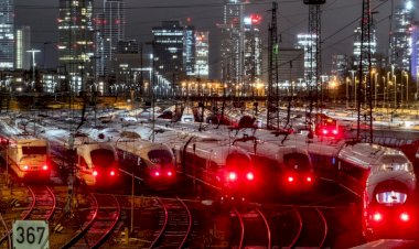 Almanya'da grev: Binlerce uçuş ve tren seferi iptal edilecek