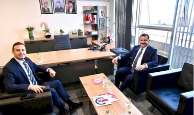 Balıkesir'de Yücel Yılmaz mı, Ahmet Akın mı favori?