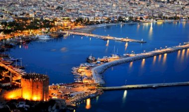 Antalya Seçim Arenası Harlıyor: Ünal ve Tütüncü İleri Giderken, Böcek Geride!