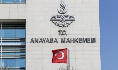 Prof. Dr. Adem Sözüer ve Prof. Dr. İbrahim Kaboğlu’ndan tepki: “AYM işlevsiz hale getirildi”