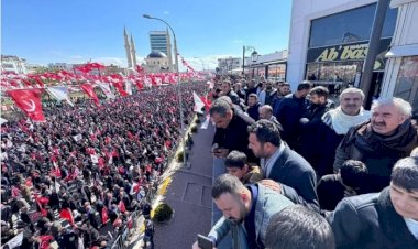 Yeniden Refah’tan Şanlıurfa’da gövde gösterisi. Miting alanı yetmedi