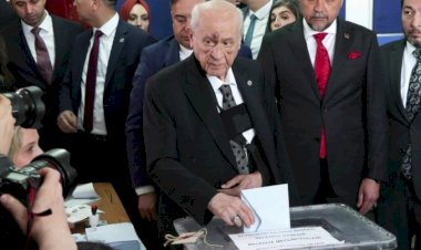 Bahçeli'yi korumamışlar, Bahçeli düşmüş! Yüzünde Morluklar, kolunda kırık!