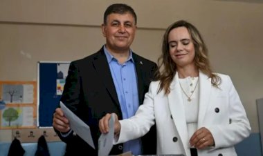 İzmir'de Cemil Tugay, kentte 30 ilçenin Bergama, Kınık ve Kiraz dahil 28'inde CHP önde