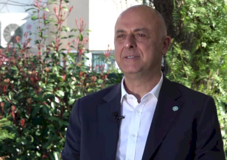 Ümit Özlale: “AK Parti ile CHP arasına sıkışmış seçmene yeni bir yol vadediyorum”