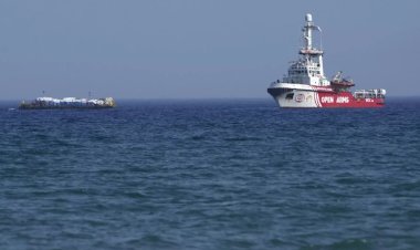 Gazze'ye gıda yardımı götüren gemiler İsrail saldırısı sonrası yükünü boşaltmadan geri dönecek