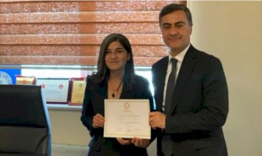 Van Büyükşehir Belediye Başkanı Abdullah Zeydan mazbatasını aldı