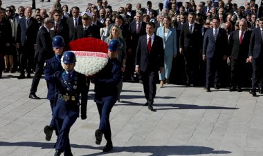 İmamoğlu Anıtkabir'i ziyaret etti: 47 yıl sonra birinci parti olarak buradayız