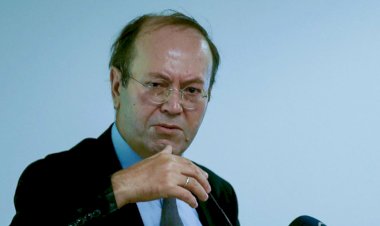 Yeni Şafak yazarı: Mücahit olarak yola çıktık, evvela müteahhit olduk, ardından da her şeye müsait!