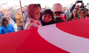 Şehit eşine 1 yaşındaki kızıyla veda etti: Bugün bizim bayramımız Rüveyda