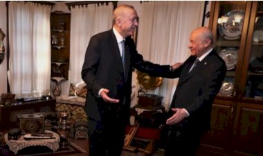 Bir hadise var can (MHP) ile canan (AK Parti) arasında da Bahçeli şarkı sözleriyle bunun mesajını mı veriyor?…