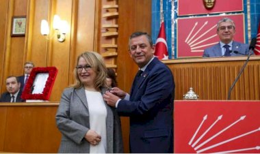 Saadet grubu düştü düşecek... Kılıçdaroğlu'nun verdiklerini Özgür Özel geri alıyor