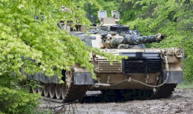 Ukrayna, Rus dronlarının hedefi olan ABD'nin verdiği Abrams tanklarını cephe hattından çekti