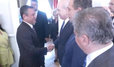 TBMM'de anayasa trafiği; Numan Kurtulmuş ile Özgür Özel bir araya geldi