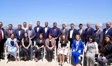 İzmir'de Belediye Başkanları Toplantısı Gerçekleştirildi