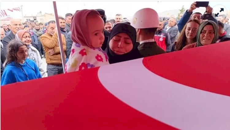 Şehit eşine 1 yaşındaki kızıyla veda etti: Bugün bizim bayramımız Rüveyda