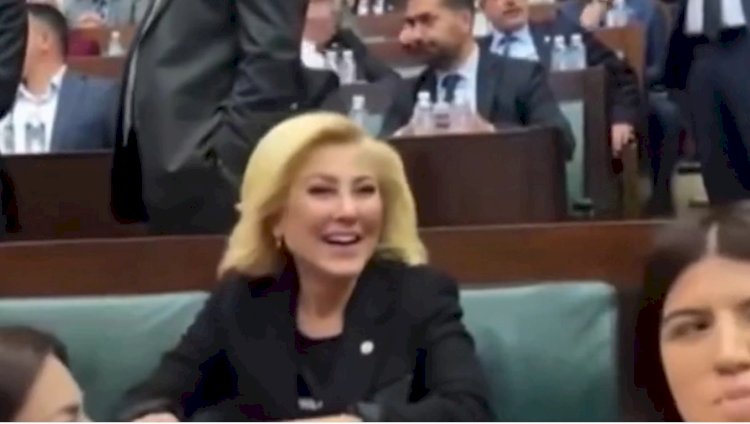Şebnem Bursalı 'ıstakoz' krizinin ardından ilk kez görüntülendi: Etrafa gülücükler saçtı, soruları yanıtsız bıraktı