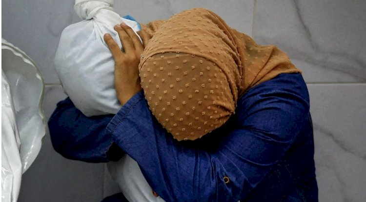Cenazesini kucaklayan Gazzeli kadının fotoğrafı Dünya Basın Fotoğrafı Ödülü'nü kazandı