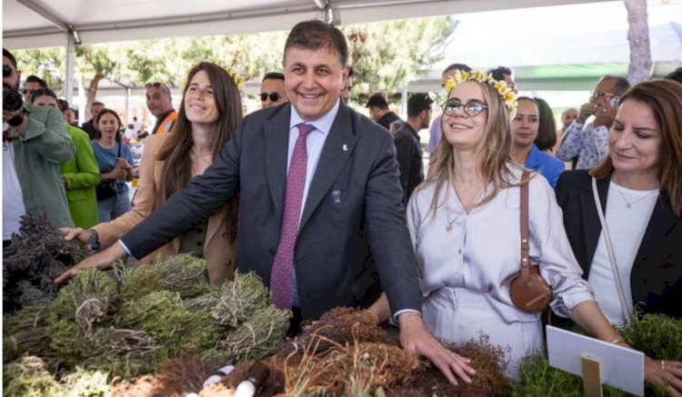 Başkan Tugay, Alaçatı Ot Festivali’nin açılışını yaptı