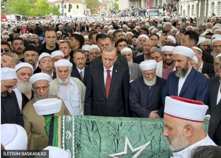 Erdoğan, hayatını kaybeden İsmailağa Cemaati lideri Hasan Kılıç'ın cenazesine katıldı