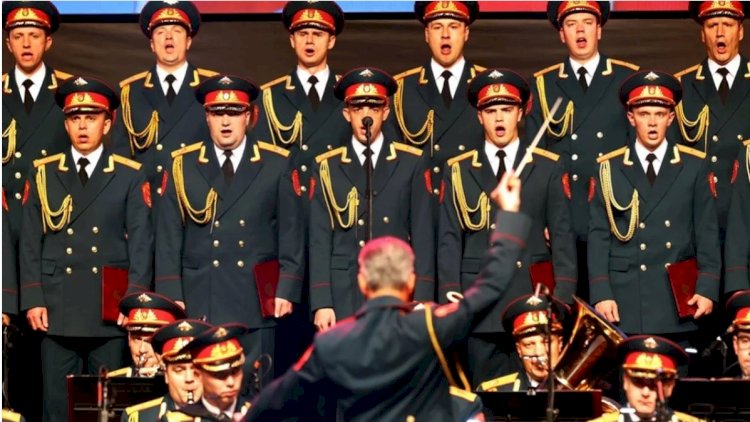 Kızıl Ordu Korosu konserine tepki yağıyor! 'Her nota hayatını kaybedenlerin kemiklerini sızlatacak'