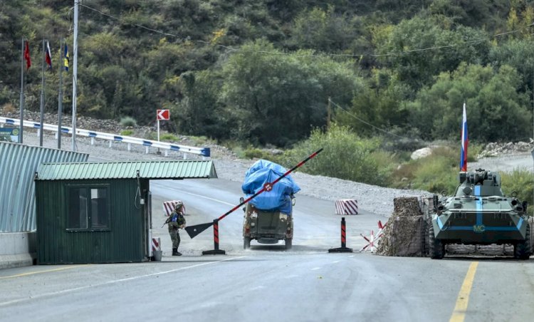 Ermenistan'da öfkeli halk Azerbaycan'a toprak iadesini protesto etti