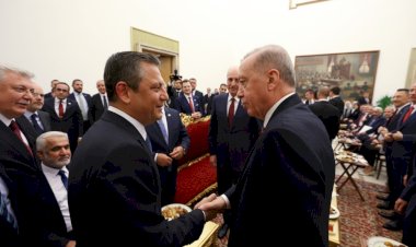 Özgür Özel ve Erdoğan el ele mi verecek?