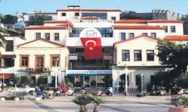 Çeşme  Belediye Başkanı Lal Denizli'nin işi zor!
