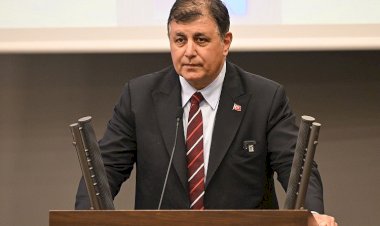 Gazeteci Önkibar'ın 'Cemil Tugay' İddiası ve Karşıyaka'daki Hilltown'un Kaçakları