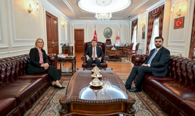 Adalet Bakanı  İzmir Milletvekilleriyle görüştü, Adalet Komisyon Başkanı görevden alındı!