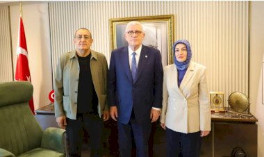 İyi Parti lideri Müsavat Dervişoğlu, Eski Ülkü Ocakları Genel Başkanı Alişan Satılmış ve Ayşe Ateş'i ağırladı