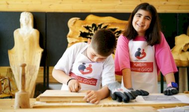 Çocuk kalp uzmanları ve tedavi gören çocuklar bir araya geldiler