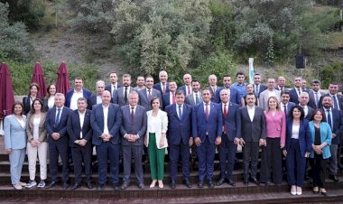 İzmir'de Memurları Ayağa Kaldıracak Karar: Başkanlar Faturayı Onlara Kesti!