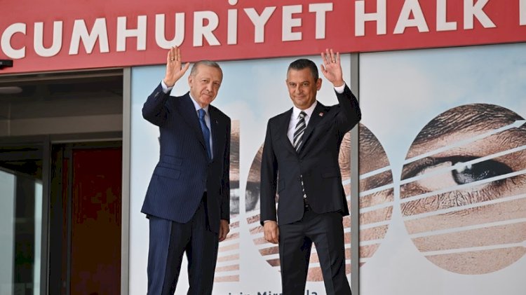 18 yıl sonra tarihi ziyaret... Erdoğan, CHP Genel Merkezi'nde Özgür Özel ile görüştü