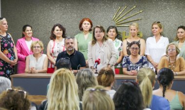 CHP İzmir Kadın Kolları Başkanını Seçecek: 3 Adaylı Yarış